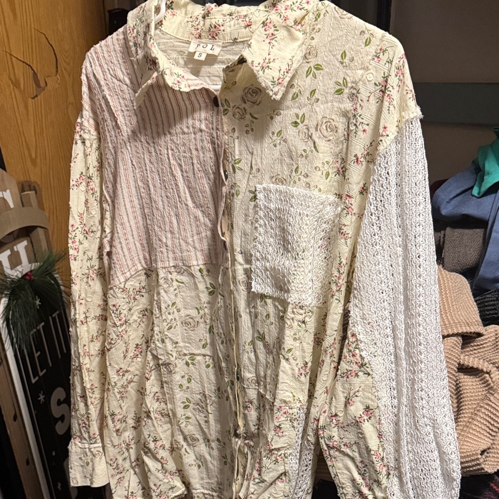 POL Women's Floral Patchwork Button Down Shirt - Cream and Pink